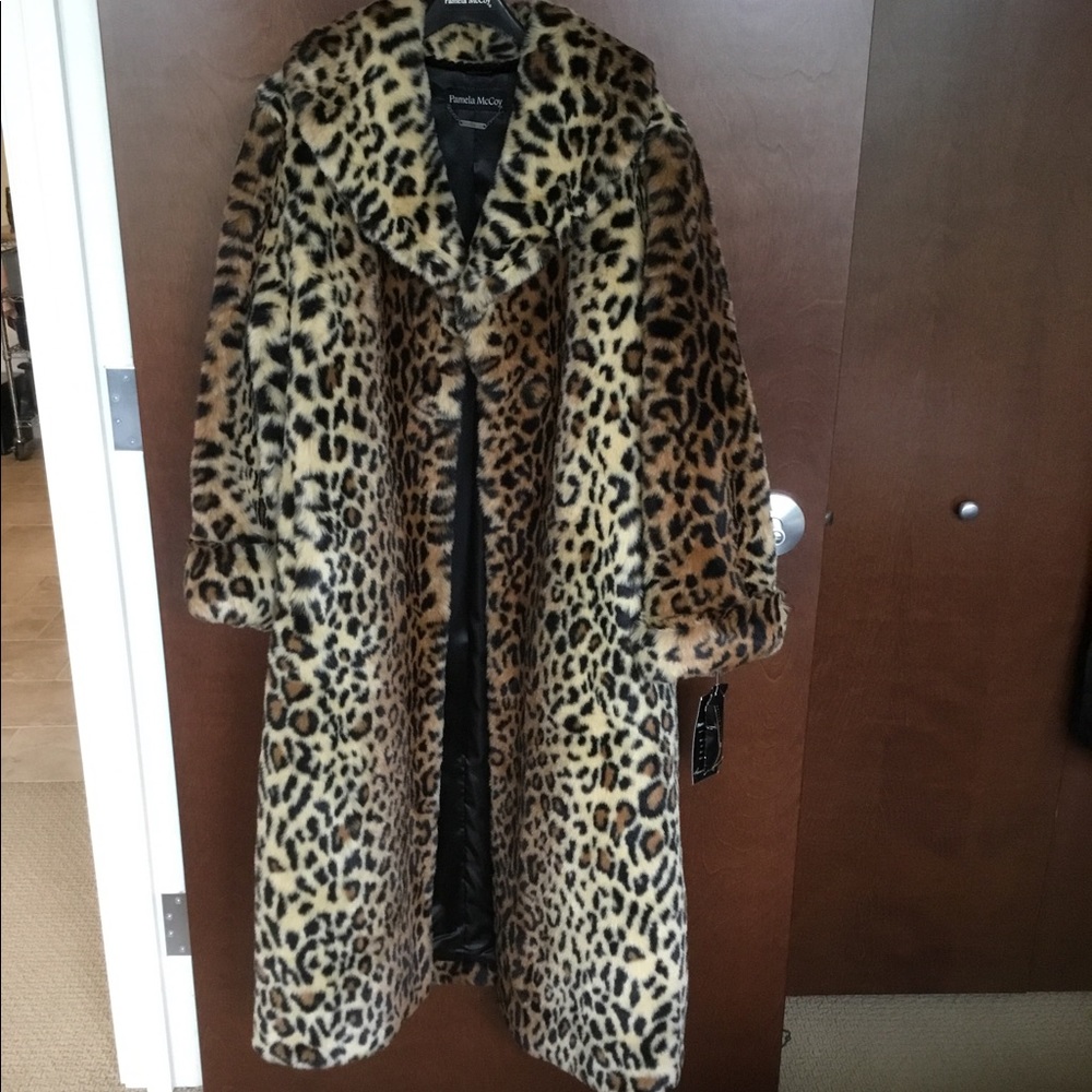 NWT Pamela McCoy Faux Fur Coat Leopard